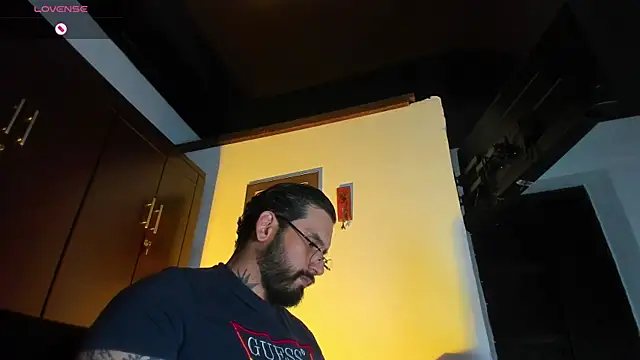 Snapshot of CamiloGray_ chatting on January 13, 1:48 pm CamiloGray online show from January 13, 1:48 pm