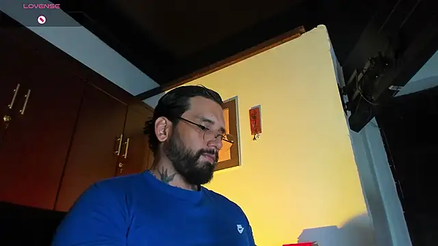 Snapshot of CamiloGray_ chatting on February 13, 3:01 pm CamiloGray online show from February 13, 3:01 pm