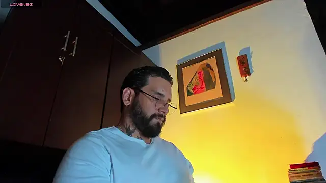 Snapshot of CamiloGray_ chatting on March 26, 2:15 pm CamiloGray online show from March 26, 2:15 pm