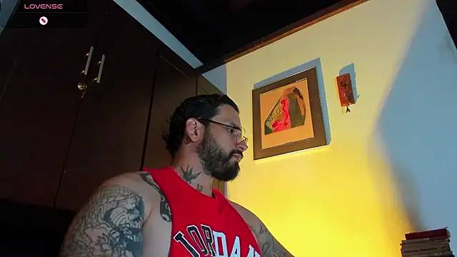 Snapshot of CamiloGray_ chatting on March 19, 2:39 pm CamiloGray online show from March 19, 2:39 pm