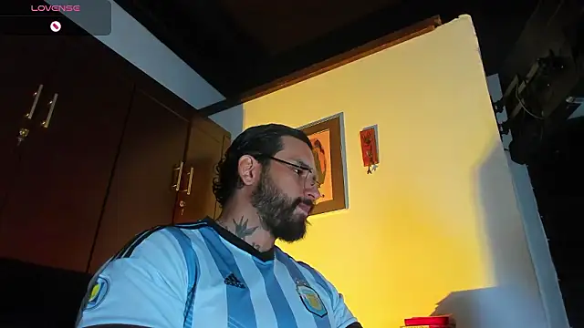 Snapshot of CamiloGray_ chatting on February 23, 2:50 pm CamiloGray online show from February 23, 2:50 pm