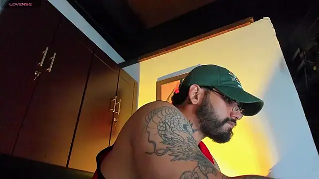 Snapshot of CamiloGray_ chatting on March 15, 2:13 pm CamiloGray online show from March 15, 2:13 pm