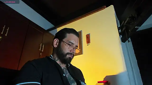 Snapshot of CamiloGray_ chatting on February 2, 1:54 pm CamiloGray online show from February 2, 1:54 pm