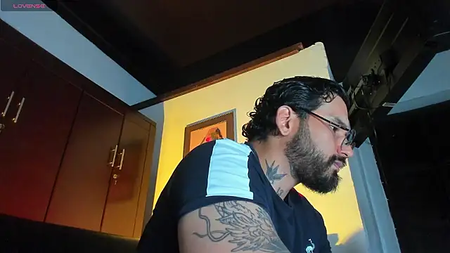 Snapshot of CamiloGray_ chatting on February 26, 1:55 pm CamiloGray online show from February 26, 1:55 pm