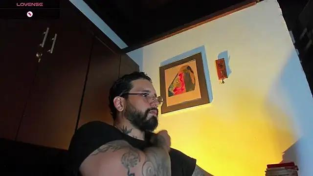 Snapshot of CamiloGray_ chatting on April 10, 3:52 pm CamiloGray online show from April 10, 3:52 pm