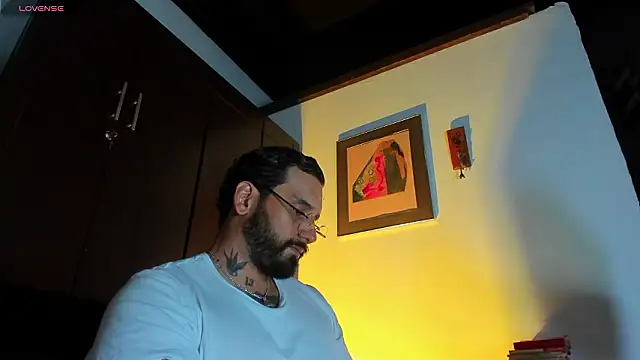 Snapshot of CamiloGray_ chatting on March 11, 3:28 pm CamiloGray online show from March 11, 3:28 pm