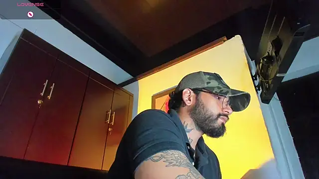 Snapshot of CamiloGray_ chatting on January 14, 3:04 pm CamiloGray online show from January 14, 3:04 pm