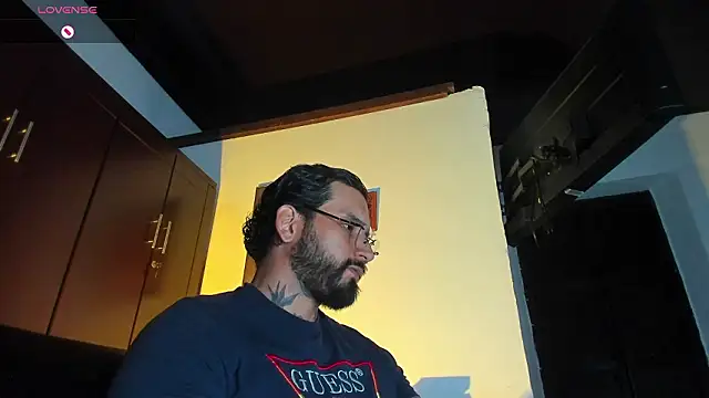 Snapshot of CamiloGray_ chatting on March 4, 2:25 pm CamiloGray online show from March 4, 2:25 pm