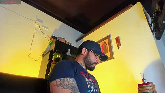 CamiloGray  online show from December 4, 1:43 pm