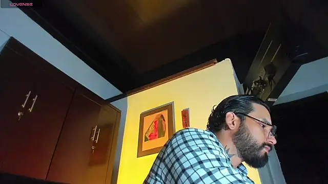 Snapshot of CamiloGray_ chatting on January 19, 3:38 pm CamiloGray online show from January 19, 3:38 pm