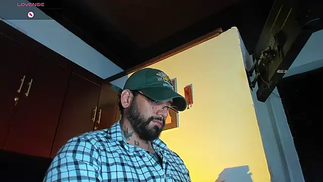 Snapshot of CamiloGray_ chatting on February 25, 3:12 pm CamiloGray online show from February 25, 3:12 pm