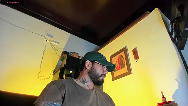 Snapshot of CamiloGray_ chatting on December 14, 10:43 am CamiloGray online show from December 14, 10:43 am