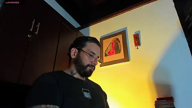 Snapshot of CamiloGray_ chatting on March 13, 2:33 pm CamiloGray online show from March 13, 2:33 pm