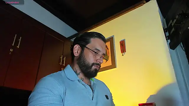 Snapshot of CamiloGray_ chatting on February 5, 4:03 pm CamiloGray online show from February 5, 4:03 pm