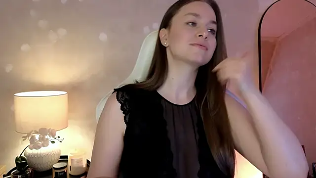 Snapshot of MilaFleur chatting on September 19, 2:21 pm MilaFleur online show from September 19, 2:21 pm