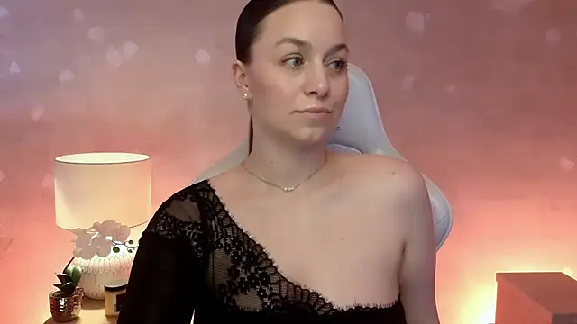 MilaFleur online show from May 22, 2:04 pm