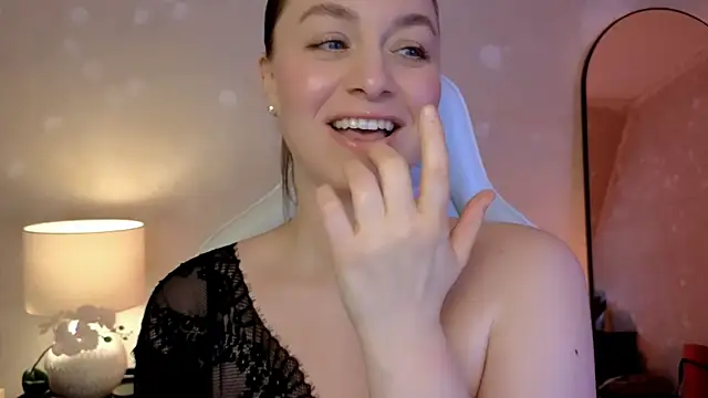 Snapshot of MilaFleur chatting on September 22, 2:12 pm MilaFleur online show from September 22, 2:12 pm