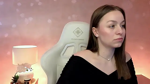 MilaFleur online show from April 8, 2:07 pm