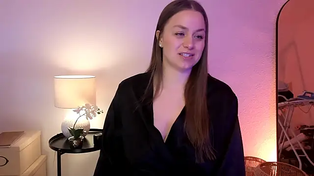 Snapshot of MilaFleur chatting on February 14, 3:05 pm MilaFleur online show from February 14, 3:05 pm