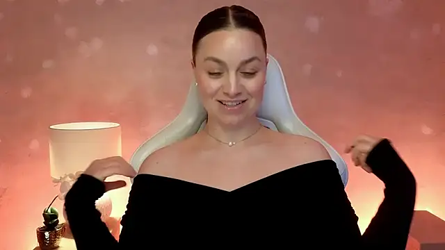 Snapshot of MilaFleur chatting on February 15, 3:00 pm MilaFleur online show from February 15, 3:00 pm