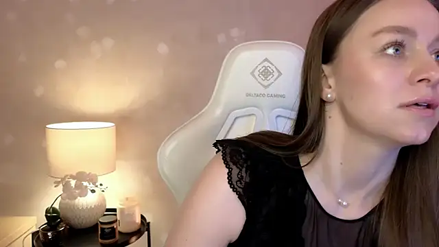 Snapshot of MilaFleur chatting on October 5, 2:08 pm MilaFleur online show from October 5, 2:08 pm