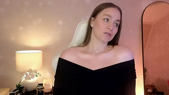 Snapshot of MilaFleur chatting on September 28, 2:24 pm MilaFleur online show from September 28, 2:24 pm