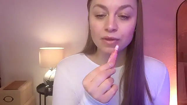 Snapshot of MilaFleur chatting on February 1, 9:21 am MilaFleur online show from February 1, 9:21 am