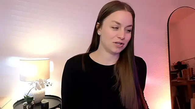 Snapshot of MilaFleur chatting on January 8, 8:27 am MilaFleur online show from January 8, 8:27 am
