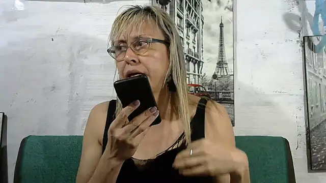 divahot08 online show from October 3, 4:52 pm