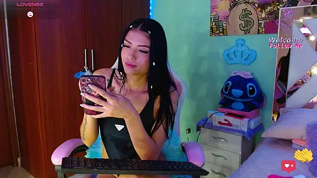 Snapshot of adda_mancini chatting on February 6, 5:57 am adda mancini online show from February 6, 5:57 am