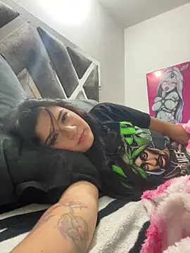 Snapshot of cutesarah_ chatting on January 16, 3:45 am cutesarah  online show from January 16, 3:45 am