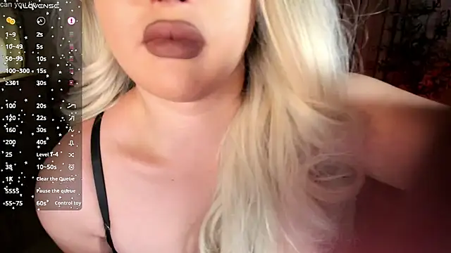 Snapshot of Miss_mariahmonroe chatting on November 7, 5:39 pm Miss mariahmonroe online show from November 7, 5:39 pm