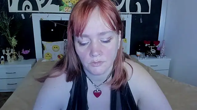 Snapshot of SinFulTitsDD chatting on January 5, 1:24 am SinFulTitsDD online show from January 5, 1:24 am