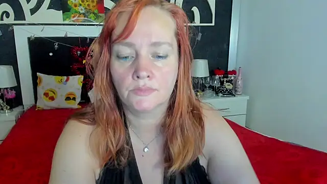 Snapshot of SinFulTitsDD chatting on February 14, 11:53 pm SinFulTitsDD online show from February 14, 11:53 pm