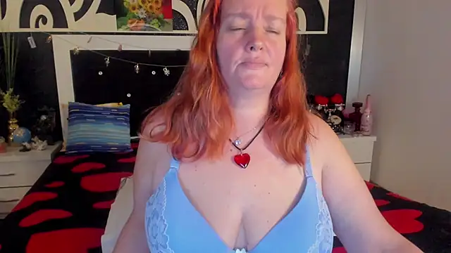 Snapshot of SinFulTitsDD chatting on February 7, 8:20 pm SinFulTitsDD online show from February 7, 8:20 pm