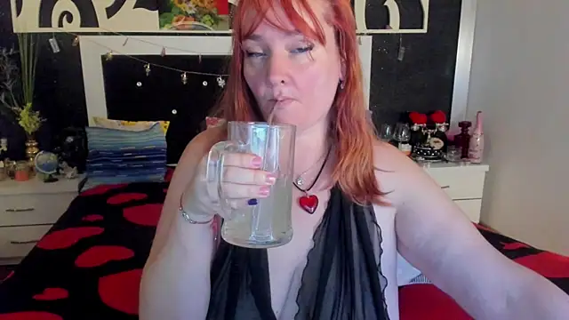 Snapshot of SinFulTitsDD chatting on February 9, 6:58 pm SinFulTitsDD online show from February 9, 6:58 pm