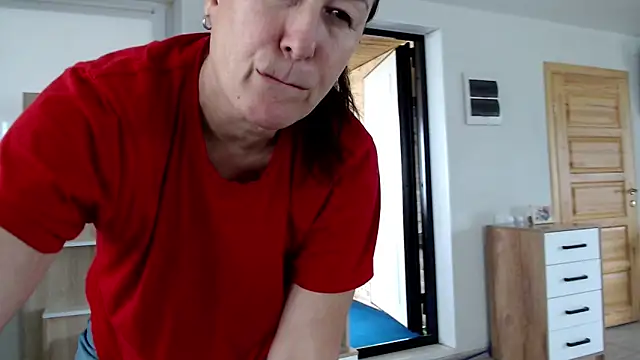 increible della online show from July 1, 8:03 am