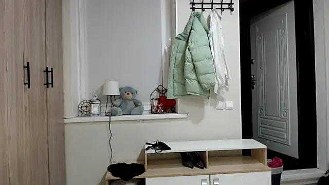 increible della online show from February 10, 7:57 pm