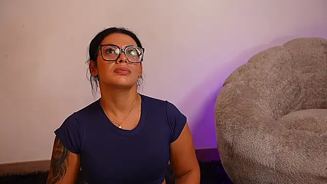anyiled hot online show from May 6, 2:04 am
