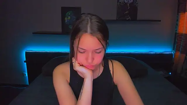 AlexaBarkley online show from April 8, 12:45 am