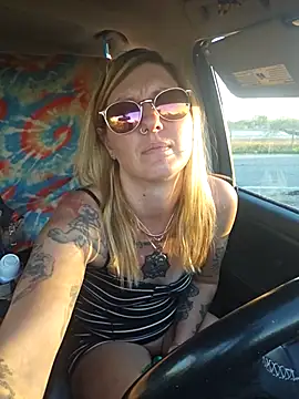 SheIsSomething online show from January 17, 12:26 am