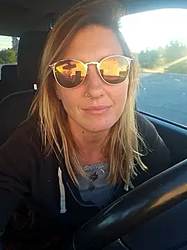 SheIsSomething online show from December 5, 12:10 am