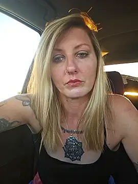 SheIsSomething online show from January 9, 12:28 am