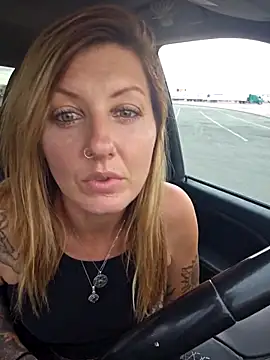 SheIsSomething online show from November 14, 11:52 pm