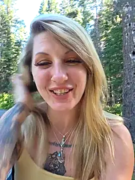 Snapshot of SheIsSomething chatting on July 5, 12:59 am SheIsSomething online show from July 5, 12:59 am