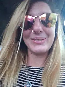 SheIsSomething online show from November 16, 11:30 pm