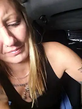 SheIsSomething online show from January 14, 1:31 am