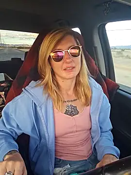 SheIsSomething online show from January 6, 12:03 am