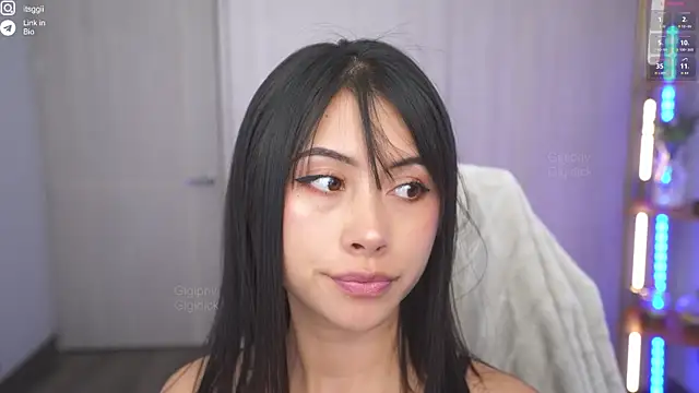 Snapshot of Gigi_ohlala chatting on September 15, 7:58 pm Gigi ohlala online show from September 15, 7:58 pm