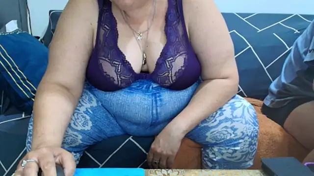 Snapshot of HotBiPaar chatting on May 31, 10:54 pm HotBiPaar online show from May 31, 10:54 pm